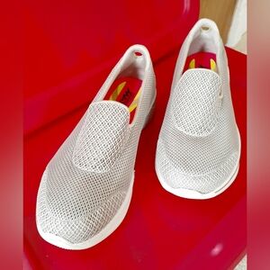 Skechers Light Gray Mesh Slip-On Shoes GOGA MAX size 8.5